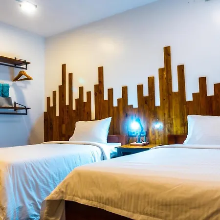 Av Suites Puerto Galera Exterior photo
