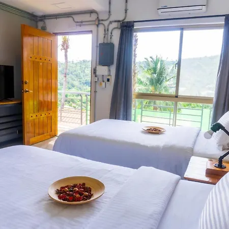 Av Suites Puerto Galera Exterior photo