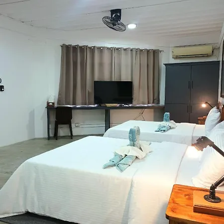 Av Suites Puerto Galera Exterior photo