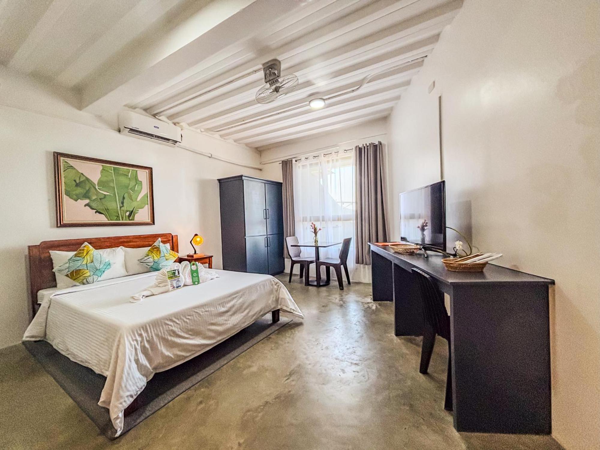 Hotel Av Puerto Galera